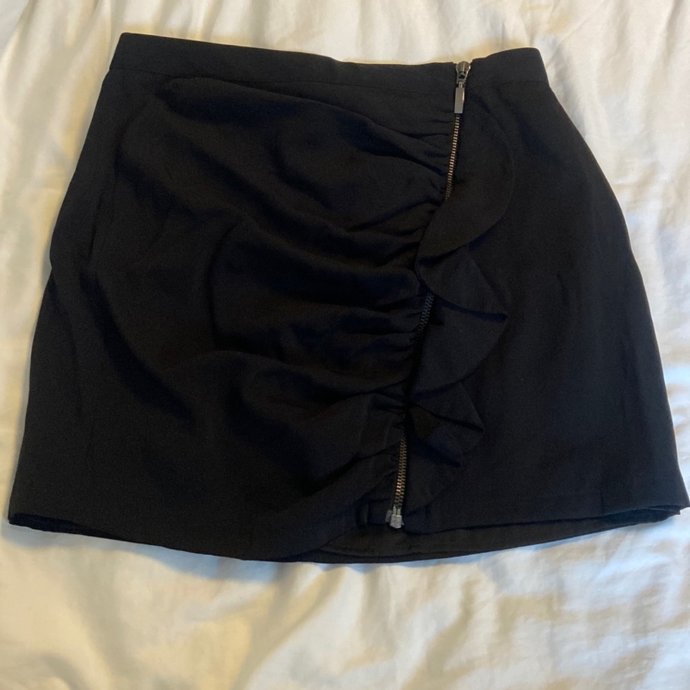 Zara • Basic Black Ruffle Mini Skirt